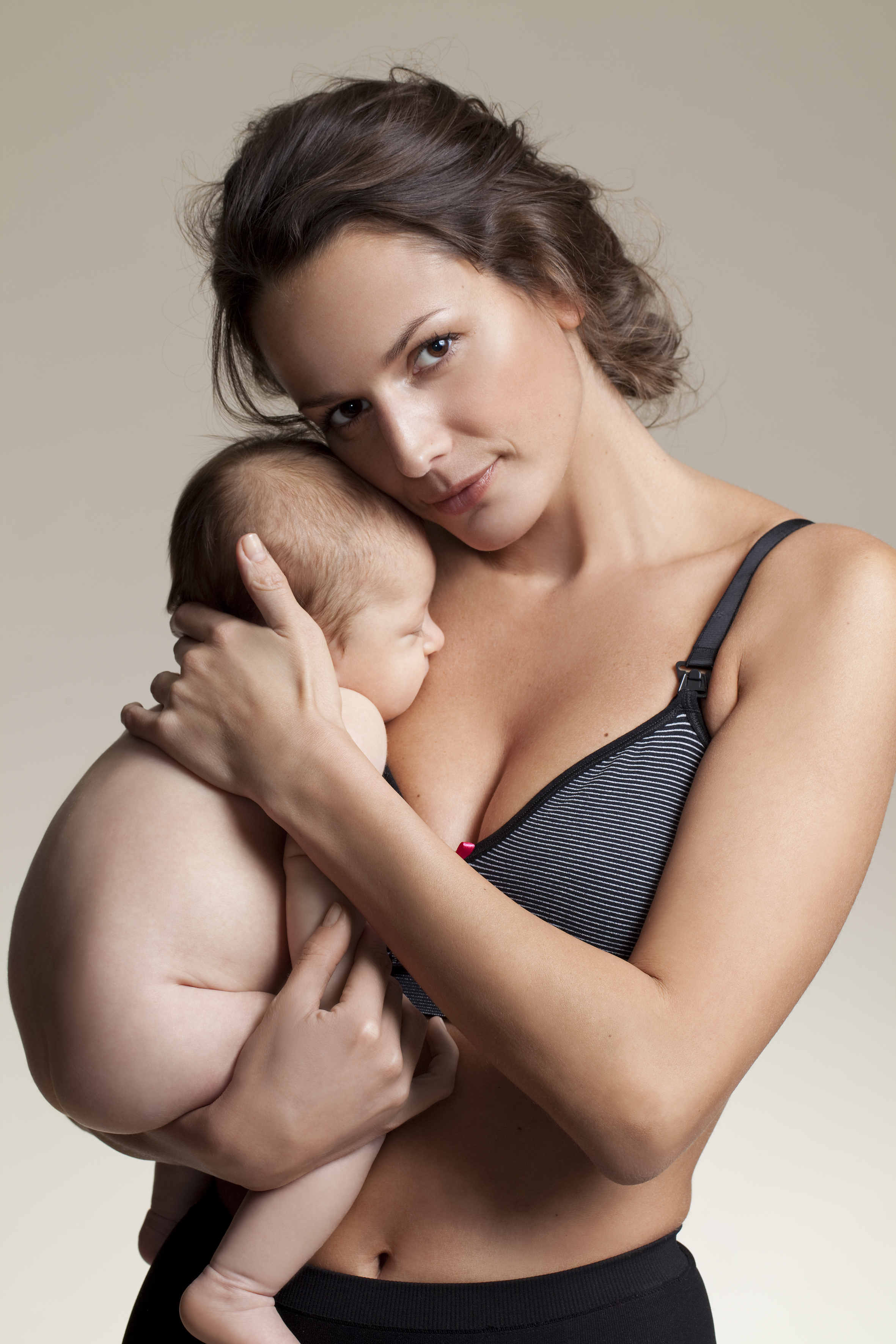 голая женщина кормит грудью ребенка фото фото 81